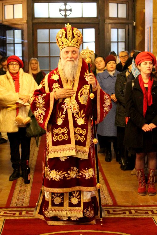 Slujiri arhierești și obiceiuri tradiționale în Oltenia Poza 136376