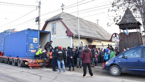 Cadouri pentru 1.400 de copii din Pata Rât și Turda, judeţul Cluj Poza 136411