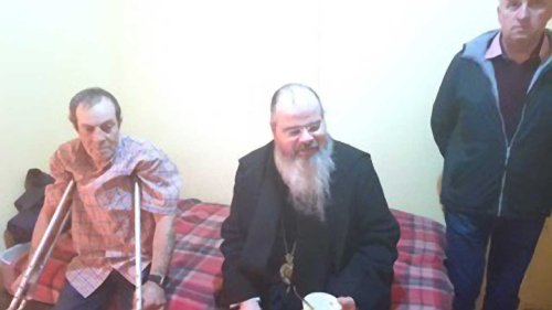 Vizita Episcopului Hușilor la adăpostul pentru oamenii străzii din Bârlad Poza 136410