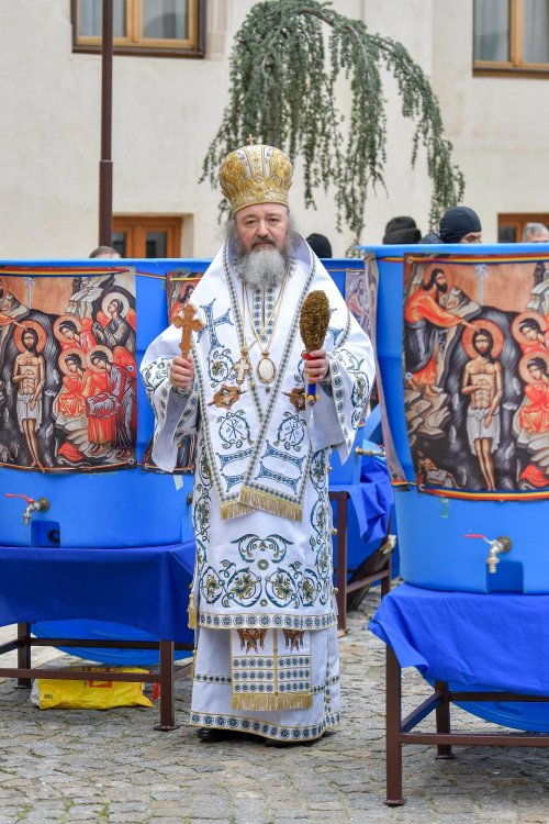Binecuvântarea Iordanului la Catedrala Patriarhală din București Poza 136514