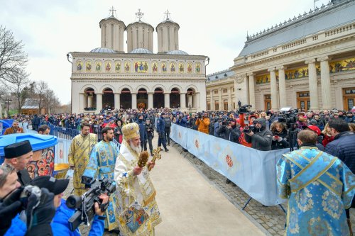 Binecuvântarea Iordanului la Catedrala Patriarhală din București Poza 136525