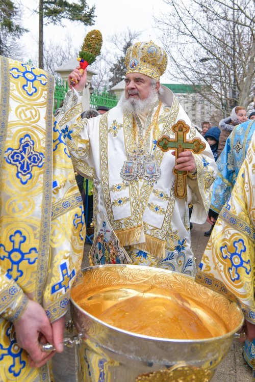 Binecuvântarea Iordanului la Catedrala Patriarhală din București Poza 136527