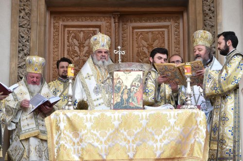 Binecuvântarea Iordanului la Catedrala Patriarhală din București Poza 136537