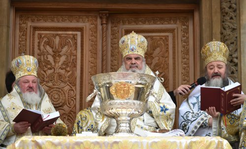 Binecuvântarea Iordanului la Catedrala Patriarhală din București Poza 136543