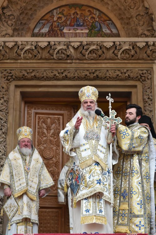 Binecuvântarea Iordanului la Catedrala Patriarhală din București Poza 136552