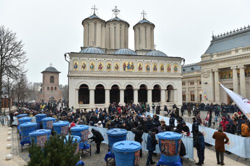Binecuvântarea Iordanului la Catedrala Patriarhală din București Poza 136553