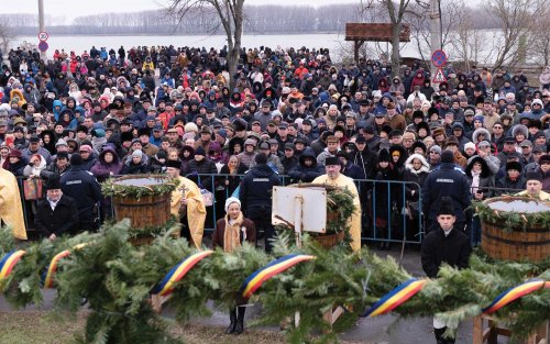 Procesiuni de Bobotează la Dunăre şi Marea Neagră Poza 136668