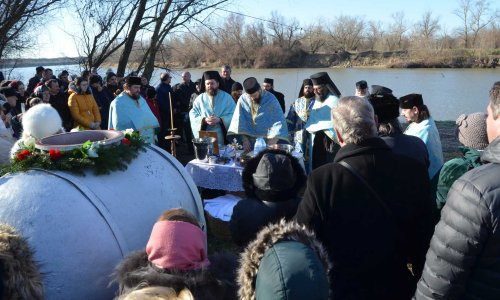 Slujba Aghesmei Mari la mănăstirea arădeană Hodoș-Bodrog Poza 136729