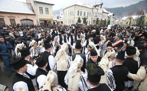 Întâlnirea junilor din Mărginimea Sibiului, tradiție respectată anual Poza 136785