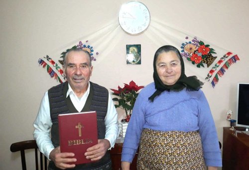 150 de Biblii oferite credincioşilor din Iacobeni, județul Cluj Poza 136864
