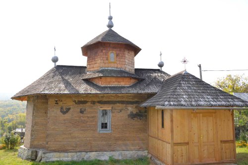 Pe urmele lui Eminescu, în biserici de lemn din Moldova Poza 137043