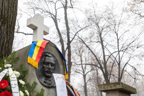 Pomenirea lui Mihai Eminescu la mormântul său Poza 137094