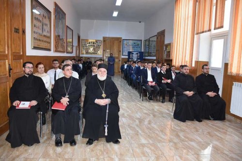 Sărbătoare prin cânt și poezie la Seminarul „Sfântul Ioan Casian” din Tulcea Poza 137214