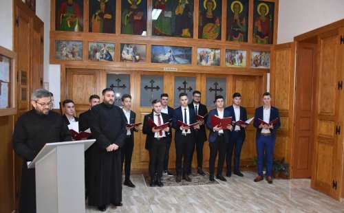 Sărbătoare prin cânt și poezie la Seminarul „Sfântul Ioan Casian” din Tulcea Poza 137215