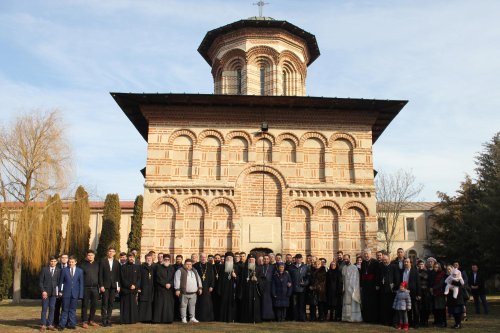 Liturghie arhierească la capela Seminarului Teologic din Craiova Poza 137999