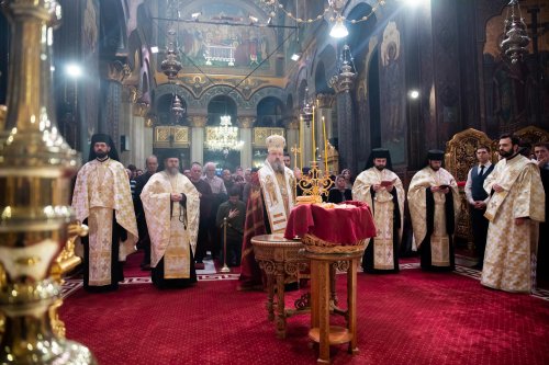 Procesiune cu moaștele „dascălilor Bisericii” la Catedrala Patriarhală Poza 138146