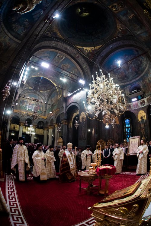 Procesiune cu moaștele „dascălilor Bisericii” la Catedrala Patriarhală Poza 138148