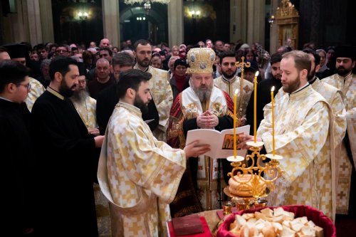 Procesiune cu moaștele „dascălilor Bisericii” la Catedrala Patriarhală Poza 138158