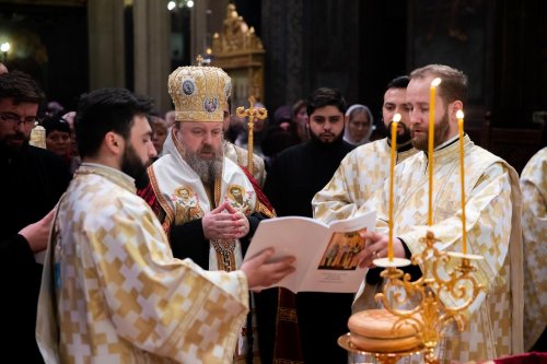 Procesiune cu moaștele „dascălilor Bisericii” la Catedrala Patriarhală Poza 138159