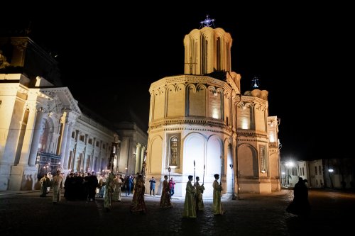 Procesiune cu moaștele „dascălilor Bisericii” la Catedrala Patriarhală Poza 138181