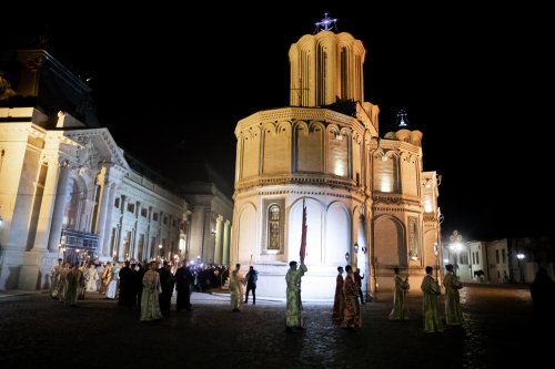 Procesiune cu moaștele „dascălilor Bisericii” la Catedrala Patriarhală Poza 138182