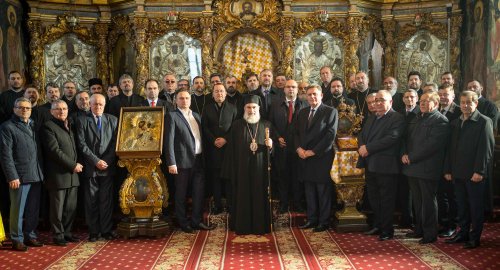 Membrii Adunării eparhiale a Arhiepiscopiei Romanului și Bacăului s-au întrunit la Roman Poza 138103