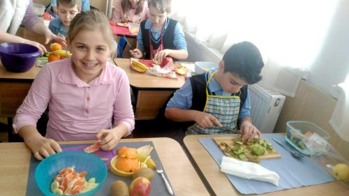 „Mănânc sănătos”, proiect educativ la Liceul Ortodox din Oradea Poza 138694