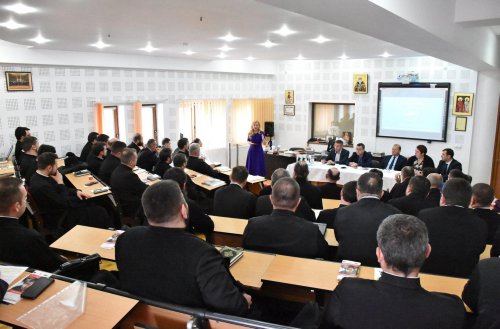 Curs de formare pentru preoţi în vederea prevenirii traficului de persoane, la Cluj-Napoca Poza 138794