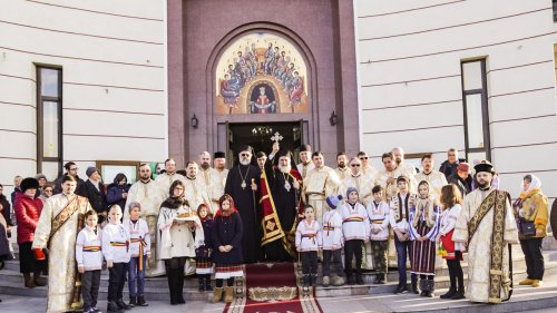 Liturghie arhierească în Parohia Şerbăneşti-Bacău Poza 138948