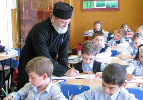 Rolul profesorului de religie în formarea elevilor pentru viață