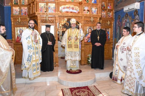 Slujiri şi binecuvântări arhiereşti în Mitropolia Munteniei şi Dobrogei Poza 139338
