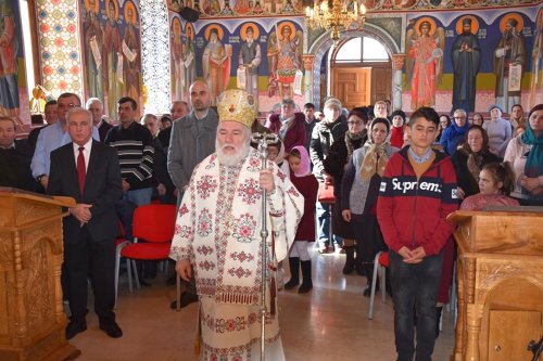 Slujiri şi binecuvântări arhiereşti în Mitropolia Munteniei şi Dobrogei Poza 139340
