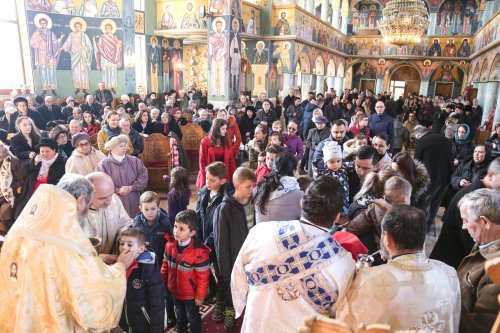 Zi de bucurie la Biserica „Sfinţii Împăraţi Constantin şi Elena” din Sibiu Poza 139348