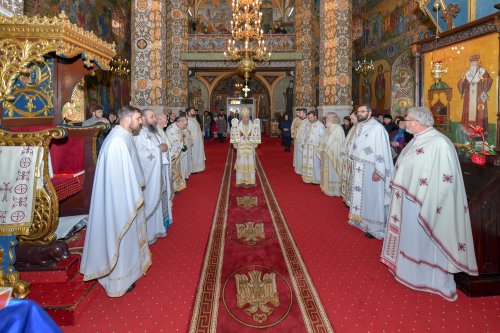 Arhiepiscopul Dunării de Jos a aniversat trei decenii de slujire arhierească Poza 139425