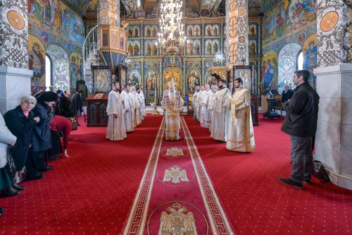 Arhiepiscopul Dunării de Jos a aniversat trei decenii de slujire arhierească Poza 139428
