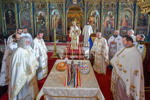 Arhiepiscopul Dunării de Jos a aniversat trei decenii de slujire arhierească Poza 139439
