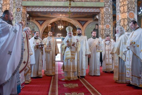 Arhiepiscopul Dunării de Jos a aniversat trei decenii de slujire arhierească Poza 139453