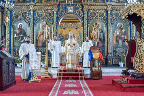 Arhiepiscopul Dunării de Jos a aniversat trei decenii de slujire arhierească Poza 139457