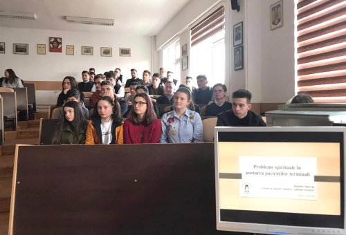 Implicarea Bisericii în asistența socială, prezentată elevilor seminariști clujeni Poza 139405