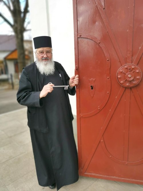 Părintele Emilian Vasiloschi, ctitor de cultură și de viață spirituală Poza 139498