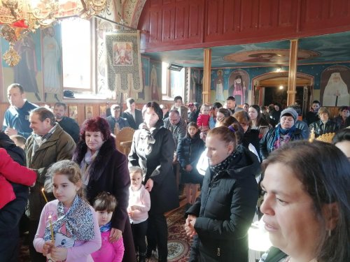 Program catehetic pentru adulți și copii la Hamba, județul Sibiu Poza 139520