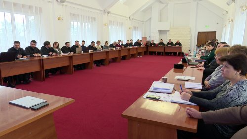 Întâlnire pentru uniformizarea activităţilor din protoieriile Arhiepiscopiei Bucureştilor Poza 139603