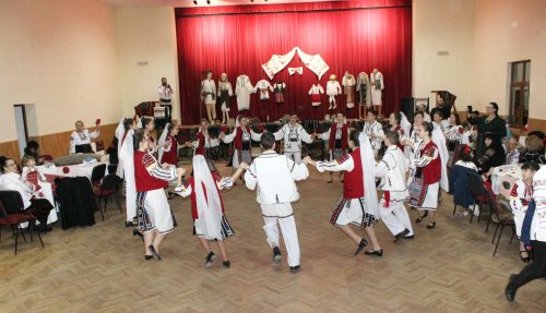 Șezătoare de tradiții românești pentru copii și tineri la Viziru Poza 139806