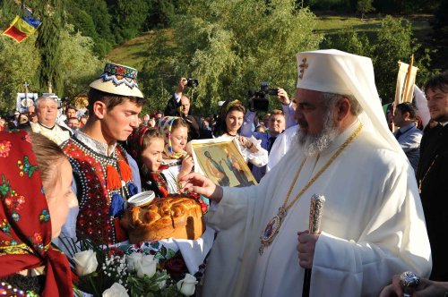 Preafericitul Părinte Patriarh Daniel iubește satul românesc Poza 140285