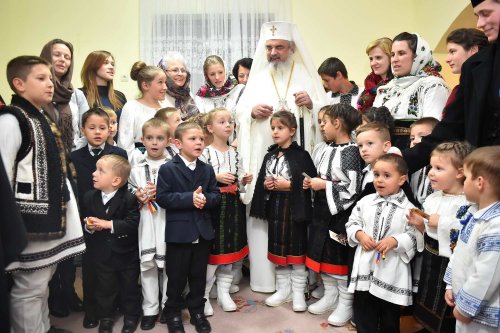 Preafericitul Părinte Patriarh Daniel iubește satul românesc Poza 140287