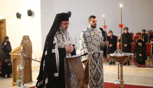 Slujire arhierească în a doua zi a Postului Mare la catedrala din Focşani Poza 140441