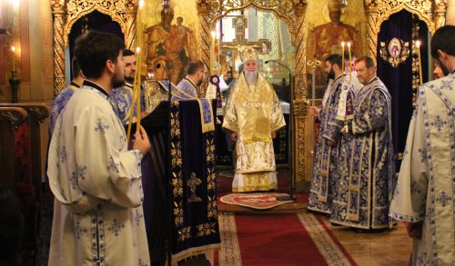 Duminica Ortodoxiei la Catedrala Mitropolitană din Craiova Poza 140657