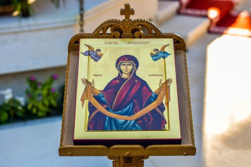 Acatistul Sfântului Acoperământ al Maicii Domnului (1 octombrie)