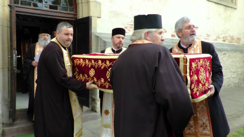 Procesiune în Suceava cu cinstitele moaște ale Sfântului Ioan cel Nou Poza 141869