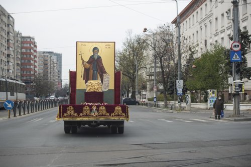 Procesiune cu moaştele Sfântului Dimitrie cel Nou pe străzile Capitalei Poza 142134
